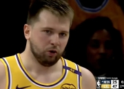 包含东契奇在DWG比赛中比赛局势复杂，持续失利引发热议！的词条